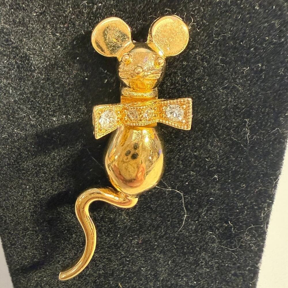 Vintage Trifari Gold Tone Mouse Brooch Rhinestone Bow Tie Signed 2.25"